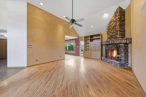 Living - 1544 Wayne Dr, Crete, IL 60417 photo 8 of 8