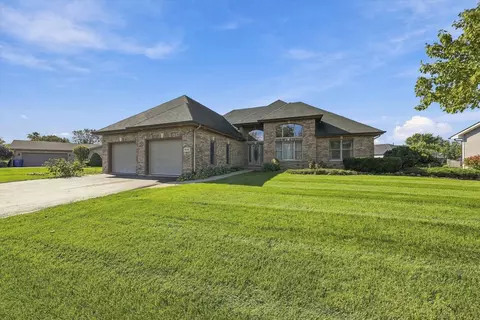 Exterior - 1544 Wayne Dr, Crete, IL 60417 photo 6 of 7