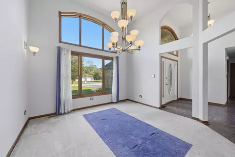 Living - 1544 Wayne Dr, Crete, IL 60417 photo 5 of 8
