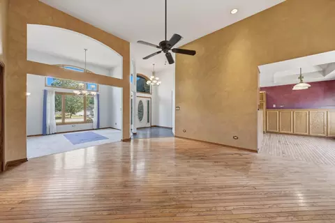 Living - 1544 Wayne Dr, Crete, IL 60417 photo 4 of 8