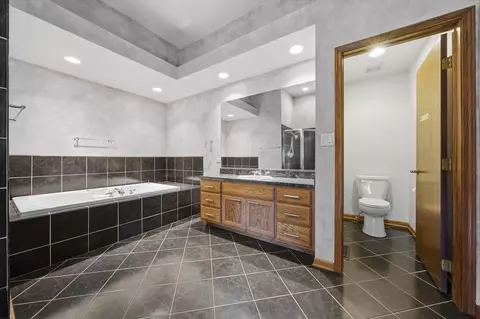 Bath - 1544 Wayne Dr, Crete, IL 60417 photo 1 of 3