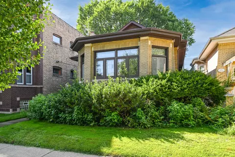 2619 W Farwell Ave, Chicago, IL 60645