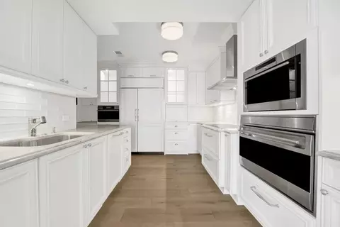 Kitchen - 40 E Delaware Pl #1701, Chicago, IL 60611 photo 2 of 3
