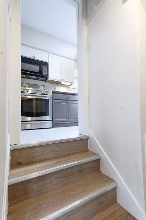 Entry Way - 869 Shuler St, Elgin, IL 60123 photo 7 of 9