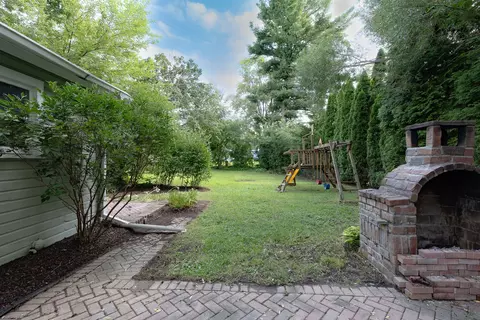 Exterior - 869 Shuler St, Elgin, IL 60123 photo 5 of 8
