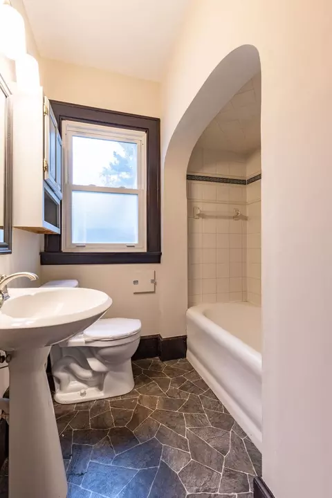 Bath - 869 Shuler St, Elgin, IL 60123 photo 1 of 5