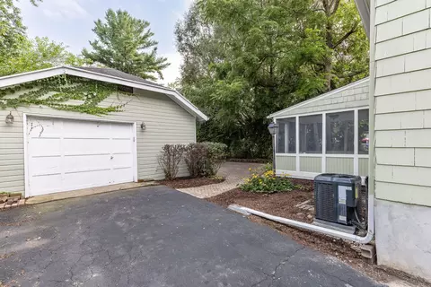 Exterior - 869 Shuler St, Elgin, IL 60123 photo 2 of 8