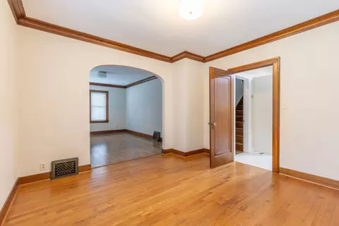 Living - 869 Shuler St, Elgin, IL 60123 photo 2 of 3