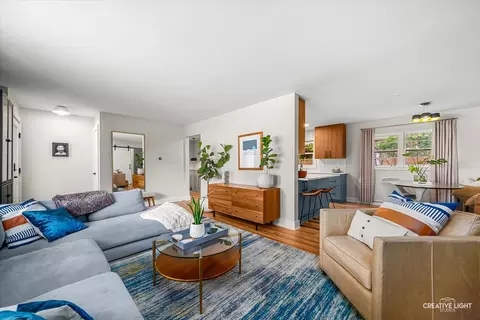 Living - 516 S Sleight St, Naperville, IL 60540 photo 4 of 5