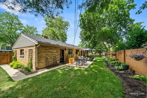 Exterior - 516 S Sleight St, Naperville, IL 60540 photo 7 of 9