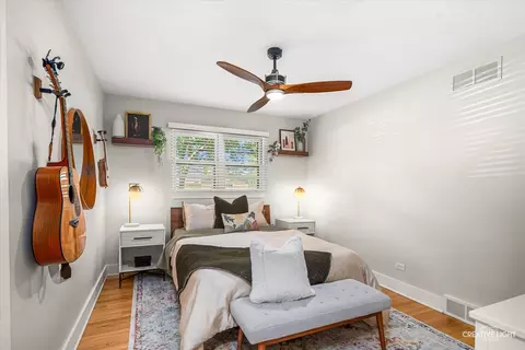 Bedroom - 516 S Sleight St, Naperville, IL 60540 photo 2 of 3