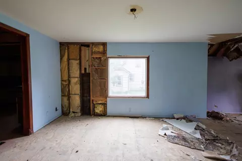 Living - 980 S 6th Ave, Kankakee, IL 60901 photo 4 of 6