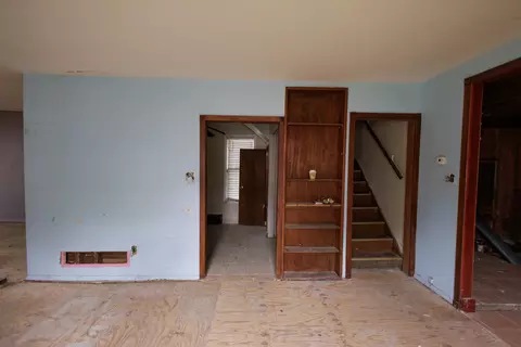 Living - 980 S 6th Ave, Kankakee, IL 60901 photo 5 of 6