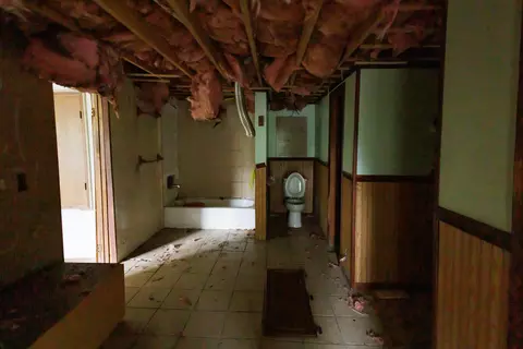 Bath - 980 S 6th Ave, Kankakee, IL 60901 photo 1 of 1