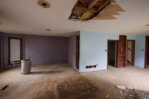 Living - 980 S 6th Ave, Kankakee, IL 60901 photo 1 of 6