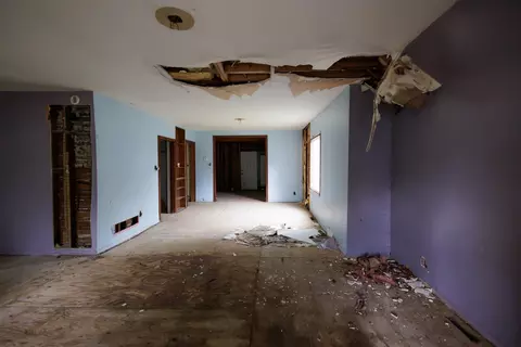 Living - 980 S 6th Ave, Kankakee, IL 60901 photo 2 of 6