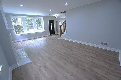Living - 2315 W 112th St, Chicago, IL 60643 photo 3 of 4