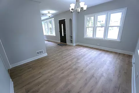 Living - 2315 W 112th St, Chicago, IL 60643 photo 1 of 4
