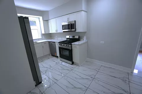 Kitchen - 2315 W 112th St, Chicago, IL 60643 photo 2 of 4