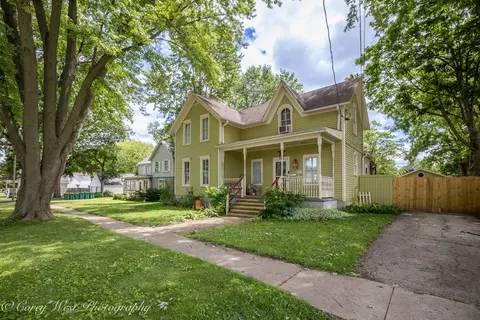 Exterior - 320 E High St, Sycamore, IL 60178 photo 8 of 11
