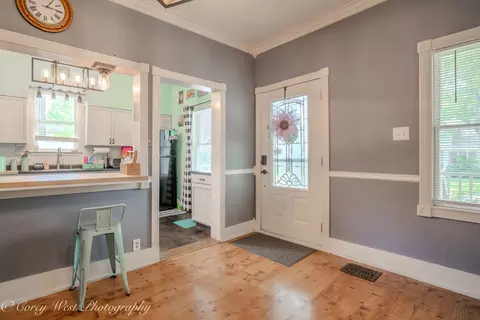 Entry Way - 320 E High St, Sycamore, IL 60178 photo 3 of 4