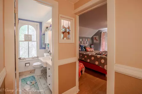 Bath - 320 E High St, Sycamore, IL 60178 photo 4 of 5