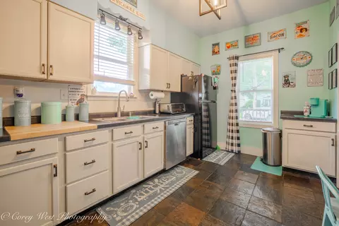 Kitchen - 320 E High St, Sycamore, IL 60178 photo 3 of 4