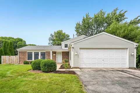 Exterior - 89 Foxcroft Rd, Naperville, IL 60565 photo 2 of 10