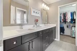 Bath - 28 Hampton St, Cary, IL 60013 photo 2 of 4