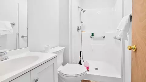 Bath - 10 Walker Dr, Bloomington, IL 61701 photo 2 of 2