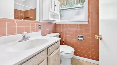 Bath - 10 Walker Dr, Bloomington, IL 61701 photo 1 of 2