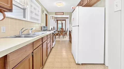 Kitchen - 10 Walker Dr, Bloomington, IL 61701 photo 1 of 2