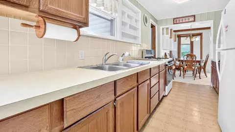 Kitchen - 10 Walker Dr, Bloomington, IL 61701 photo 2 of 2