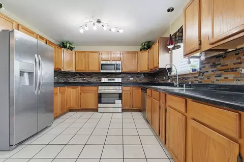 Kitchen - 3014 30th St, Zion, IL 60099 photo 2 of 3