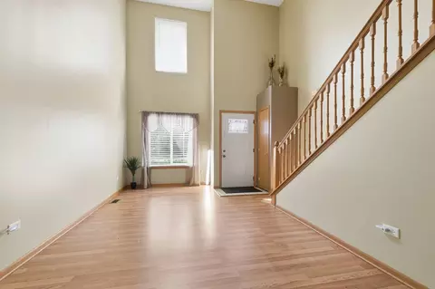 Living - 3014 30th St, Zion, IL 60099 photo 2 of 4