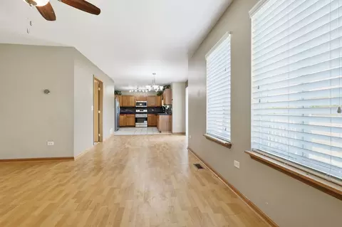 Living - 3014 30th St, Zion, IL 60099 photo 3 of 4