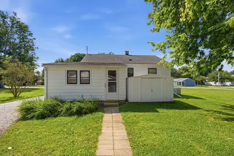 Exterior - 705 SW 4th St, Aledo, IL 61231 photo 4 of 7