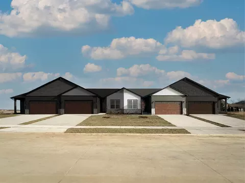 5986 Wildcat Way, Bettendorf, IA 52722