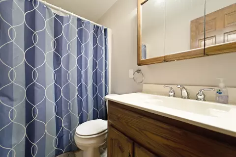 Bath - 1847 W Tower Dr, Kankakee, IL 60901 photo 2 of 3