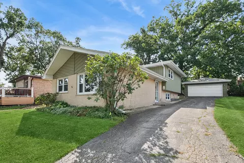 9352 S 82nd Ct, Hickory Hills, IL 60457
