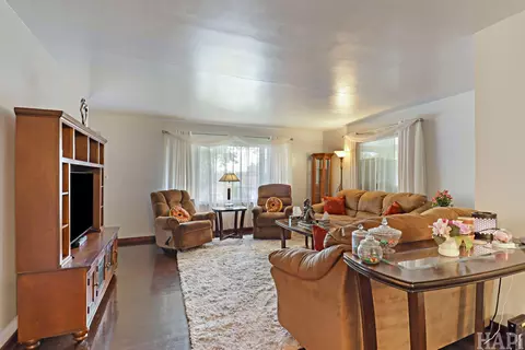 Living - 1012 Elder Ave, Mchenry, IL 60051 photo 2 of 2