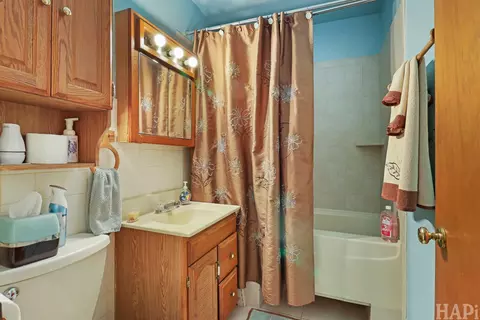 Bath - 1012 Elder Ave, Mchenry, IL 60051 photo 1 of 2