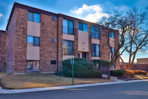 170 Dunteman Dr #301, Glendale Heights, IL 60139