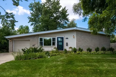 872 Virginia Rd, Highland Park, IL 60035