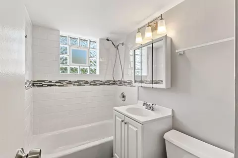Bath - 6846 W Lode Dr #3A, Worth, IL 60482 photo 1 of 1