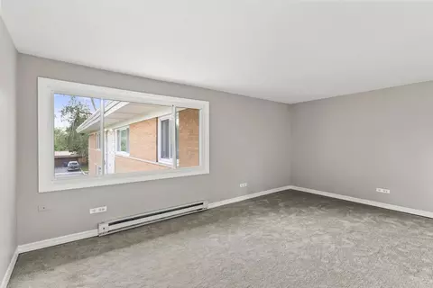 Living - 6846 W Lode Dr #3A, Worth, IL 60482 photo 3 of 3