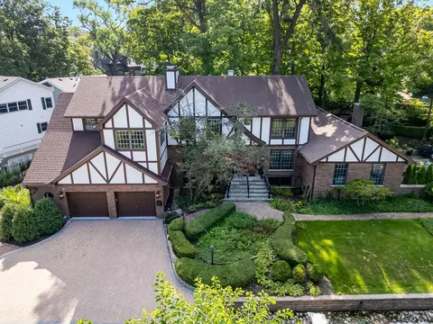 1330 Maple Ave, Downers Grove, IL 60515