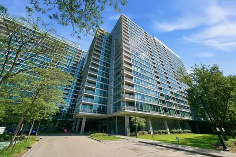 9655 Woods Dr #1806, Skokie, IL 60077