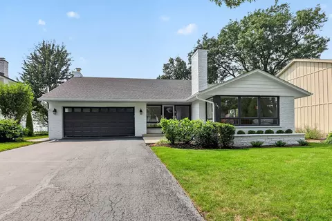 282 Stonegate Rd, Clarendon Hills, IL 60514