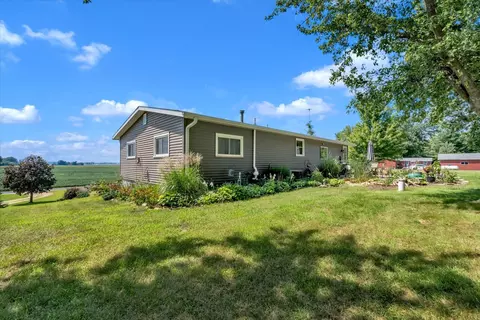 Exterior - 19310 Acker Rd, Fulton, IL 61252 photo 9 of 14